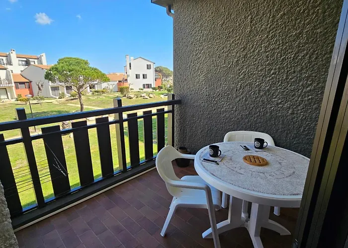 Détente Entre étang Et à La Couladère Le Barcarès